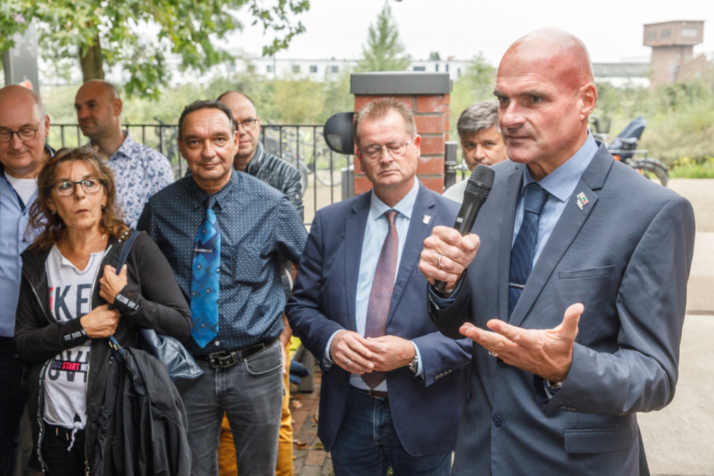 Bürgermeister Jürgen Bernsmann aus Rhede bei seiner Rede auf dem Sommerfest des Ärztenetzes BOHRIS.