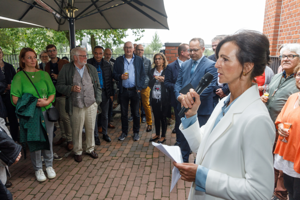 Dr. med. Ulrike Frye bei ihrer Rede auf dem Sommerfest des Ärztenetzes BOHRIS.