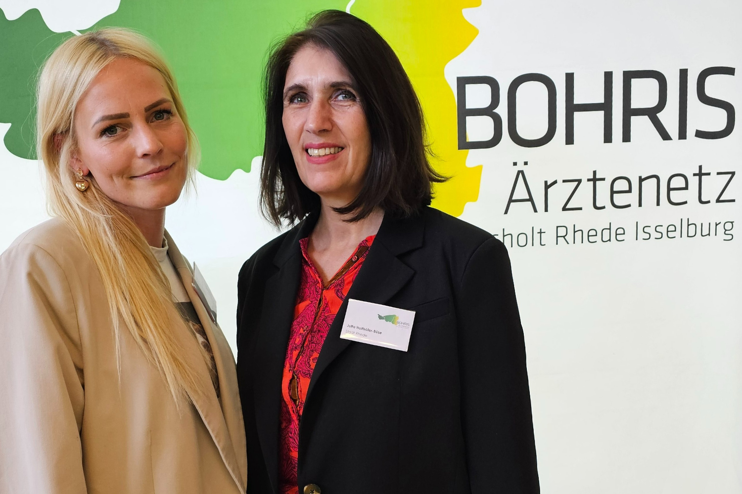 Sarah Underberg (links) und Jutta Holthöfer-Büse auf der Fortbildungswoche der ÄKWL auf Borkum.